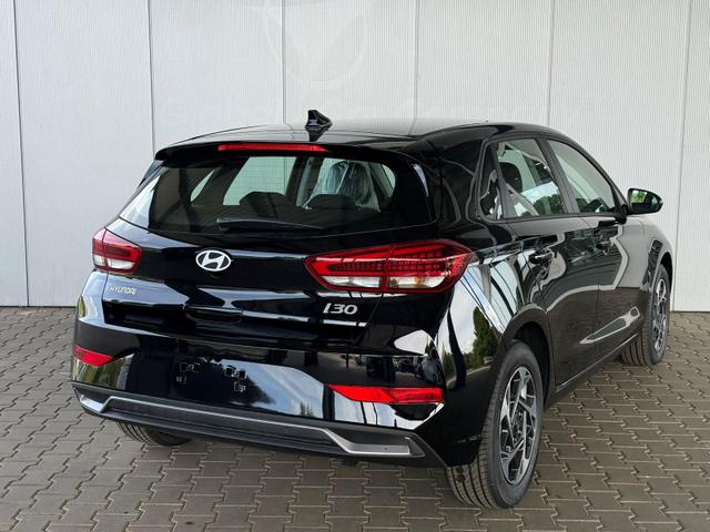 Hyundai i30 GO 1.5 DPI / Sitz + Lenkradh./ LED Navi Tempomat Alu16 PDC V.&H.m.Kamera 