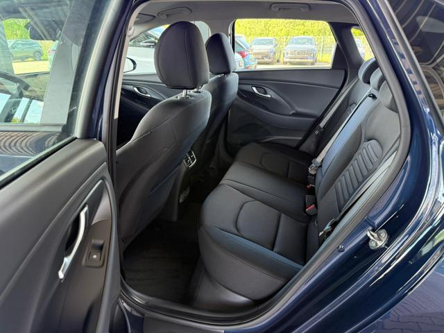 Hyundai i30 GO 1.5 DPI / Sitz + Lenkradh./ LED Navi Tempomat Alu16 PDC V.&H.m.Kamera 