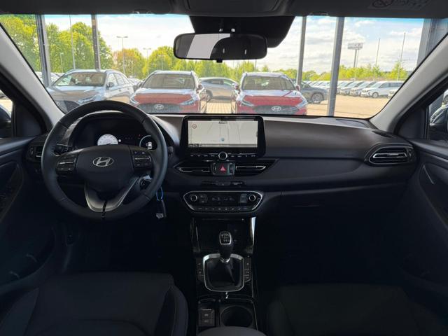 Hyundai i30 GO 1.5 DPI / Sitz + Lenkradh./ LED Navi Tempomat Alu16 PDC V.&H.m.Kamera 