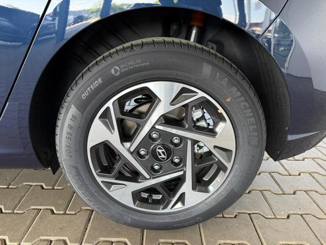 Hyundai i30 GO 1.5 DPI / Sitz + Lenkradh./ LED Navi Tempomat Alu16 PDC V.&H.m.Kamera 