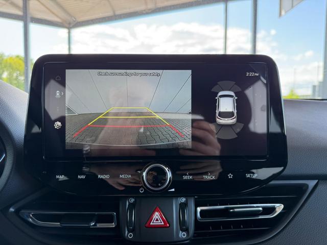 Hyundai i30 GO 1.5 DPI / Sitz + Lenkradh./ LED Navi Tempomat Alu16 PDC V.&H.m.Kamera 