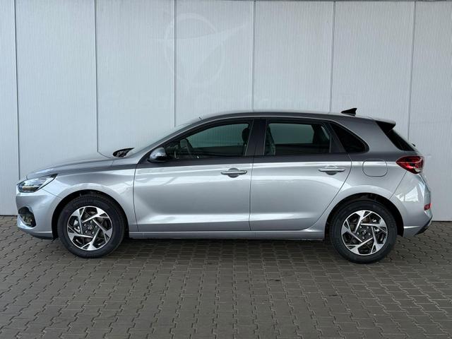 Hyundai i30 GO 1.5 DPI / Sitz + Lenkradh./ LED Navi Tempomat Alu16 PDC V.&H.m.Kamera 