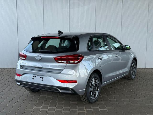Hyundai i30 GO 1.5 DPI / Sitz + Lenkradh./ LED Navi Tempomat Alu16 PDC V.&H.m.Kamera 