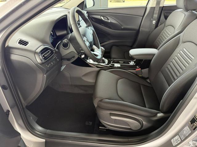 Hyundai i30 Kombi GO 1.5 DPI / Sitz + Lenkradh./ LED Navi Tempomat Alu16 PDC V.&H.m.Kamera 
