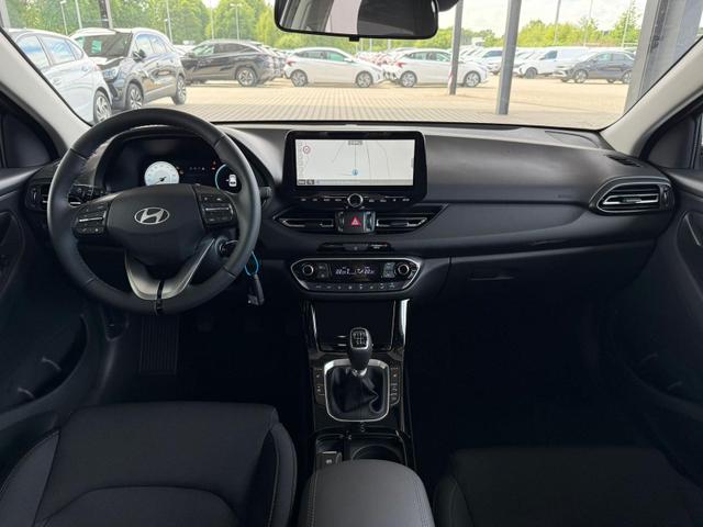 Hyundai i30 Kombi GO 1.5 DPI / Sitz + Lenkradh./ LED Navi Tempomat Alu16 PDC V.&H.m.Kamera 