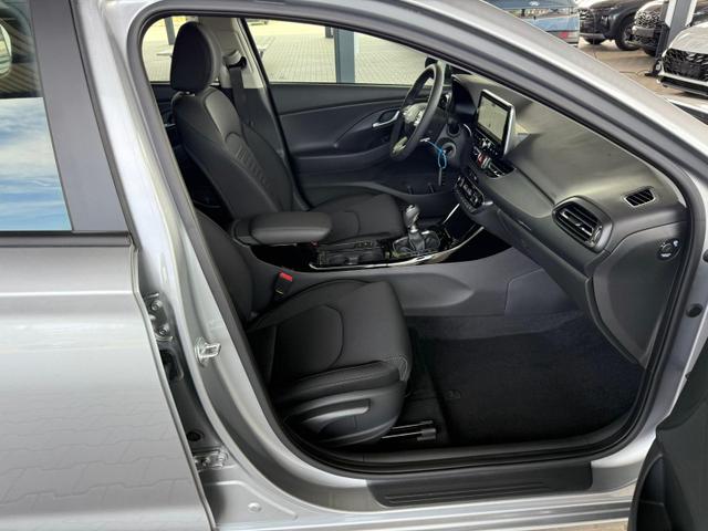 Hyundai i30 Kombi GO 1.5 DPI / Sitz + Lenkradh./ LED Navi Tempomat Alu16 PDC V.&H.m.Kamera 