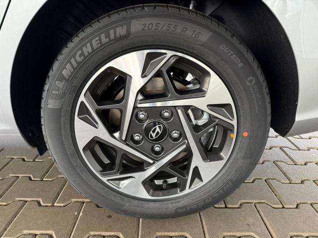 Hyundai i30 Kombi GO 1.5 DPI / Sitz + Lenkradh./ LED Navi Tempomat Alu16 PDC V.&H.m.Kamera 