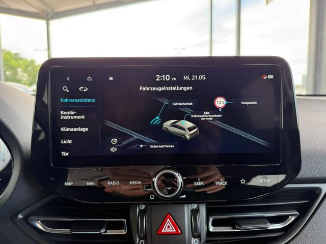 Hyundai i30 Kombi GO 1.5 DPI / Sitz + Lenkradh./ LED Navi Tempomat Alu16 PDC V.&H.m.Kamera 