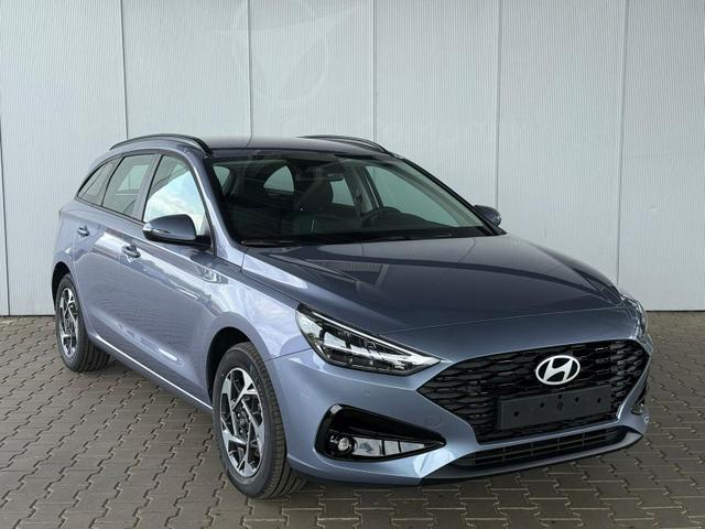 Hyundai i30 Kombi Smart 1.5 GDI 6MT / Navi PDC V.&H. m. Kamera LED ALU16 Dachreling Tempom. 