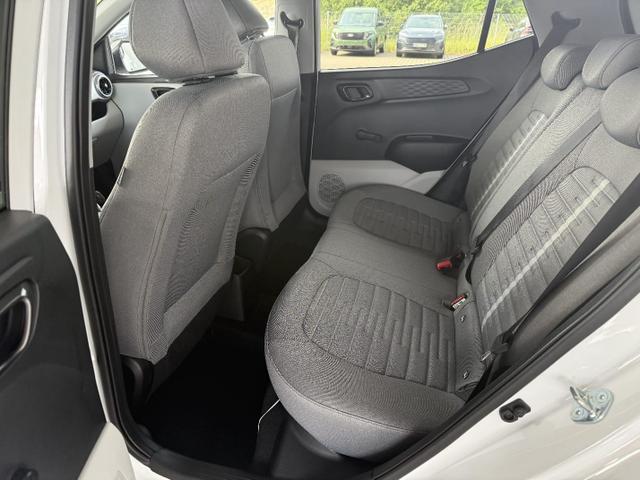 Hyundai i10 1.2 MPi Automatik Smart 5 Sitzer / PDC m. Kamera Sitz & Lenkr.Heiz./ Navi ALU15 