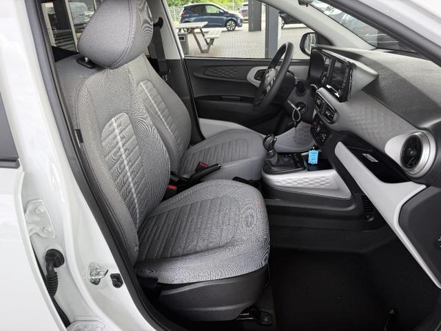 Hyundai i10 1.2 MPi Automatik Smart 5 Sitzer / PDC m. Kamera Sitz & Lenkr.Heiz./ Navi ALU15 