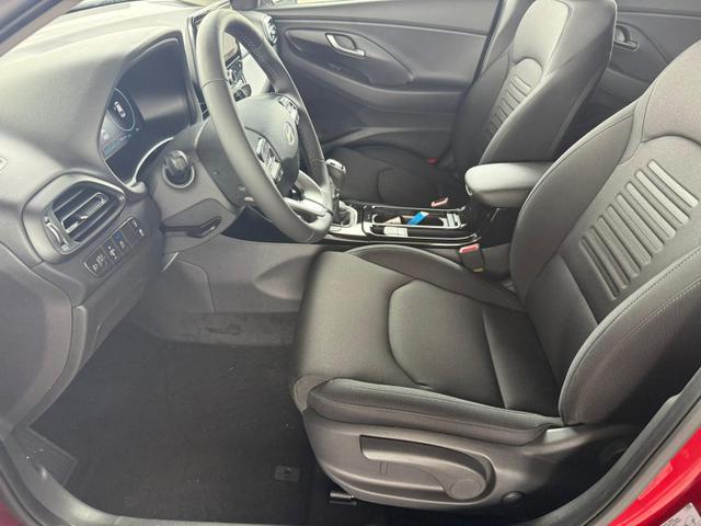 Hyundai i30 Kombi - Style 1.5 T-GDI mHEV 6MT / Navi LED Sitz & Lenkr.Heiz Keyless PDC V.&H. Kamera Alu16