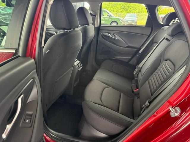 Hyundai i30 Kombi Style 1.5 T-GDI mHEV 6MT / Navi LED Sitz & Lenkr.Heiz Keyless PDC V.&H. Kamera Alu16 
