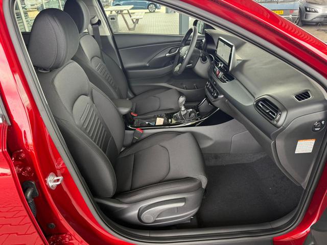 Hyundai i30 Kombi Style 1.5 T-GDI mHEV 6MT / Navi LED Sitz & Lenkr.Heiz Keyless PDC V.&H. Kamera Alu16 