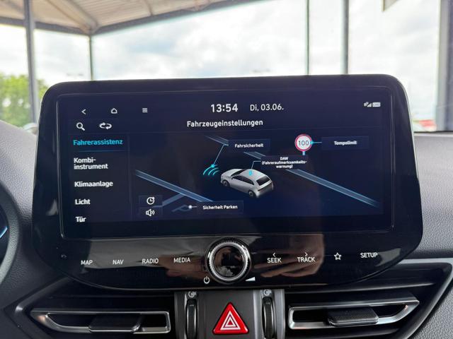 Hyundai i30 Kombi Style 1.5 T-GDI mHEV 6MT / Navi LED Sitz & Lenkr.Heiz Keyless PDC V.&H. Kamera Alu16 