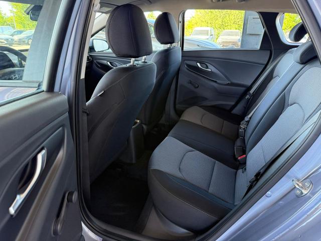 Hyundai i30 Kombi Comfort 1.5 T-GDI /Navi / PDC V+H.m.Kamera LED ALU16 Carplay Kurvenlicht 