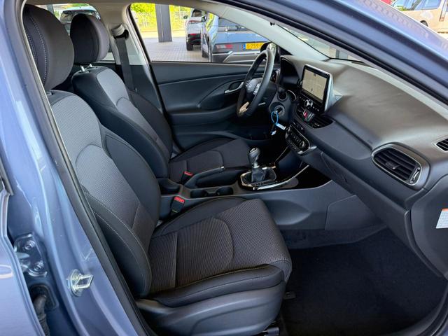 Hyundai i30 Kombi Comfort 1.5 T-GDI /Navi / PDC V+H.m.Kamera LED ALU16 Carplay Kurvenlicht 