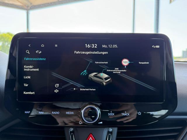 Hyundai i30 Kombi Comfort 1.5 T-GDI /Navi / PDC V+H.m.Kamera LED ALU16 Carplay Kurvenlicht 