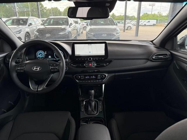 Hyundai i30 Fastback - PD GO Plus 1.5 TGDI DCT 48V / Panodach ACC Sitz & Lenkr.Heiz./ LED Keyless Alu17 