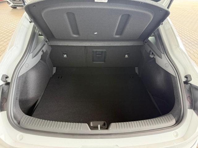 Hyundai i30 Fastback - PD GO Plus 1.5 TGDI DCT 48V / Panodach ACC Sitz & Lenkr.Heiz./ LED Keyless Alu17 
