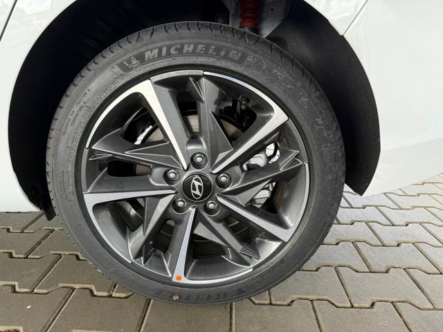 Hyundai i30 Fastback - PD GO Plus 1.5 TGDI DCT 48V / Panodach ACC Sitz & Lenkr.Heiz./ LED Keyless Alu17 