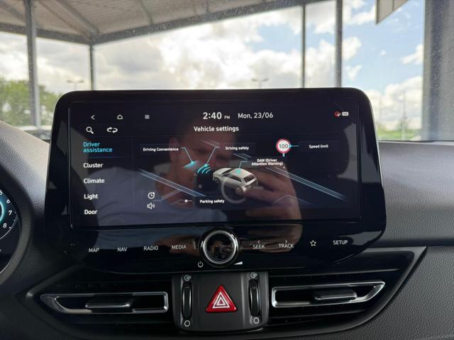 Hyundai i30 Fastback - PD GO Plus 1.5 TGDI DCT 48V / Panodach ACC Sitz & Lenkr.Heiz./ LED Keyless Alu17 