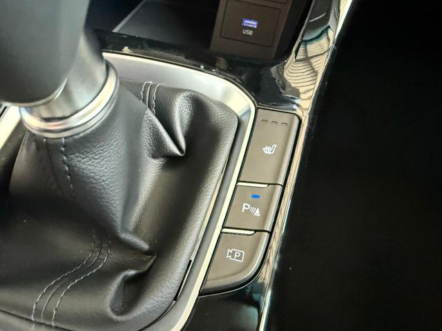 Hyundai i30 GO 1.5 DPI / Sitz + Lenkradh./ LED Navi Tempomat Alu16 PDC V.&H.m.Kamera 