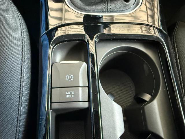 Hyundai i30 GO 1.5 DPI / Sitz + Lenkradh./ LED Navi Tempomat Alu16 PDC V.&H.m.Kamera 