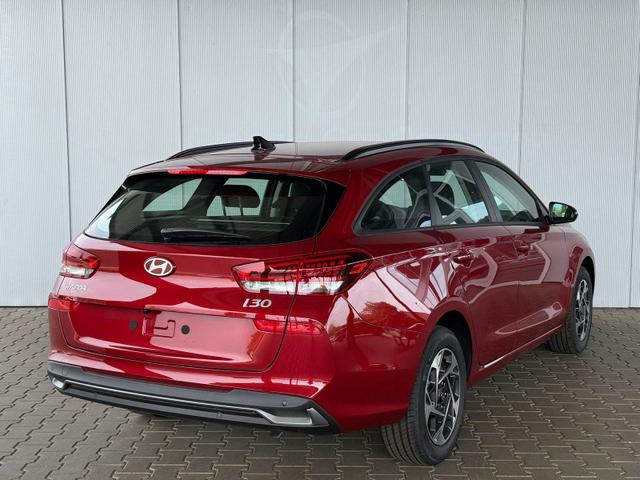 Hyundai i30 Kombi GO 1.5 DPI / Sitz + Lenkradh./ LED Navi Tempomat Alu16 PDC V.&H.m.Kamera 
