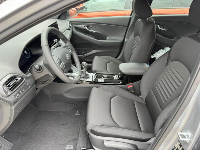 Hyundai i30 Kombi GO Plus 1.5 DPI 97 PS 6MT / Sitz + Lenkradh./ LED Navi Tempomat Alu16 PDC V.&H.m.Kamera Totenwinkel assist. 