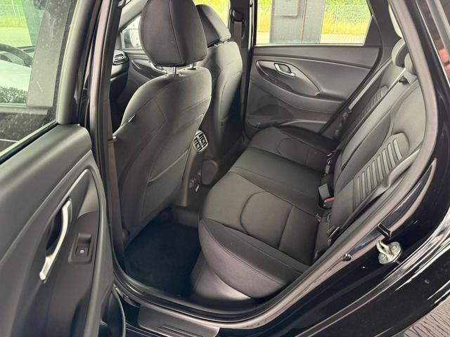 Hyundai i30 Kombi GO Plus 1.5 DPI 97 PS 6MT / Sitz + Lenkradh./ LED Navi Tempomat Alu16 PDC V.&H.m.Kamera Totenwinkel assist. 