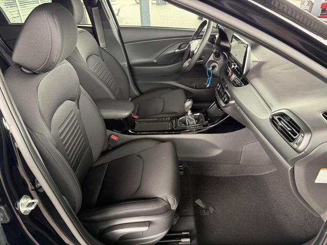 Hyundai i30 Kombi GO Plus 1.5 DPI 97 PS 6MT / Sitz + Lenkradh./ LED Navi Tempomat Alu16 PDC V.&H.m.Kamera Totenwinkel assist. 