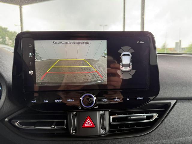 Hyundai i30 Kombi GO Plus 1.5 DPI 97 PS 6MT / Sitz + Lenkradh./ LED Navi Tempomat Alu16 PDC V.&H.m.Kamera Totenwinkel assist. 