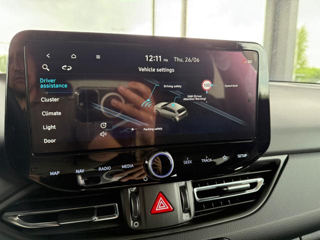 Hyundai i30 Kombi GO Plus 1.5 DPI 97 PS 6MT / Sitz + Lenkradh./ LED Navi Tempomat Alu16 PDC V.&H.m.Kamera Totenwinkel assist. 