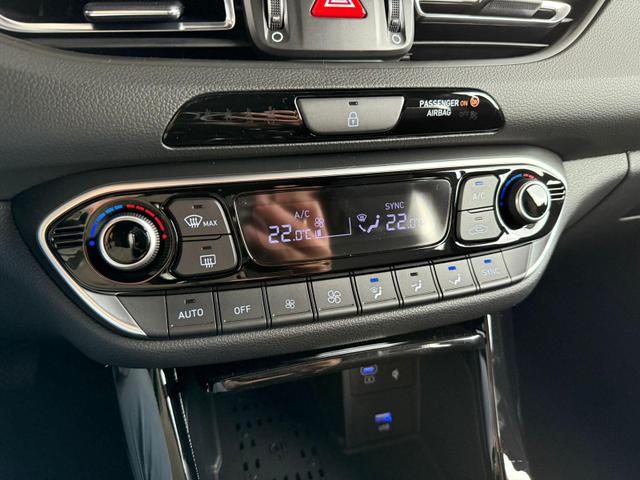 Hyundai i30 Kombi GO Plus 1.5 DPI 97 PS 6MT / Sitz + Lenkradh./ LED Navi Tempomat Alu16 PDC V.&H.m.Kamera Totenwinkel assist. 