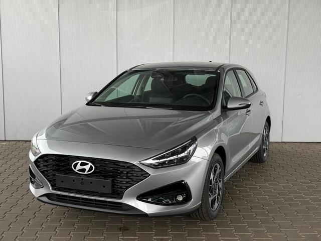 Hyundai i30 - GO 1.5 DPI 97 PS 6MT / Navi PDC V. & H. m. Kamera Sitz Lenkr.Heiz./ LED ALU16 Tempom.