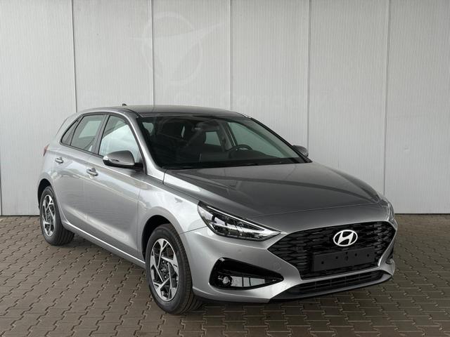 Hyundai i30 GO 1.5 DPI 97 PS 6MT / Navi PDC V. & H. m. Kamera Sitz Lenkr.Heiz./ LED ALU16 Tempom. 