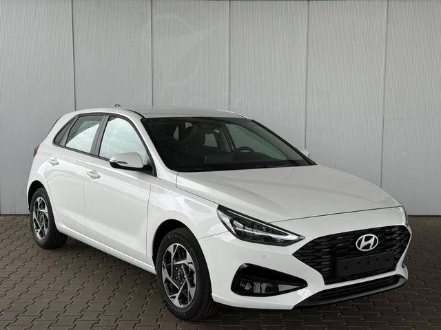 Hyundai i30 GO 1.5 DPI 97 PS 6MT / Navi PDC V. & H. m. Kamera Sitz Lenkr.Heiz./ LED ALU16 Tempom. 