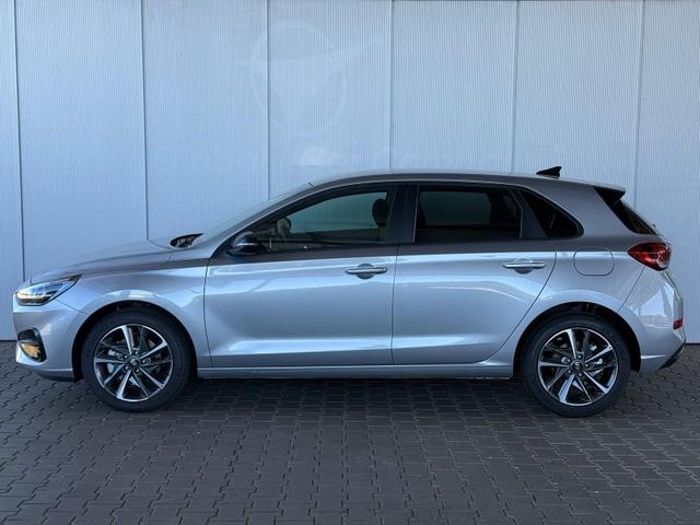 Hyundai i30 GO Plus 1.5 DPI 96 PS 6 MT / PDC V & H.m. Kamera Navi LED Sitz Lenkr.Heiz./ Alu17 Privacy 