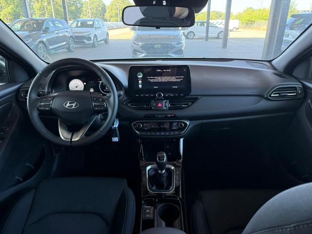 Hyundai i30 GO Plus 1.5 DPI 96 PS 6 MT / PDC V & H.m. Kamera Navi LED Sitz Lenkr.Heiz./ Alu17 Privacy 