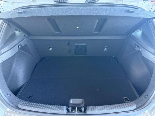Hyundai i30 GO Plus 1.5 DPI 96 PS 6 MT / PDC V & H.m. Kamera Navi LED Sitz Lenkr.Heiz./ Alu17 Privacy 
