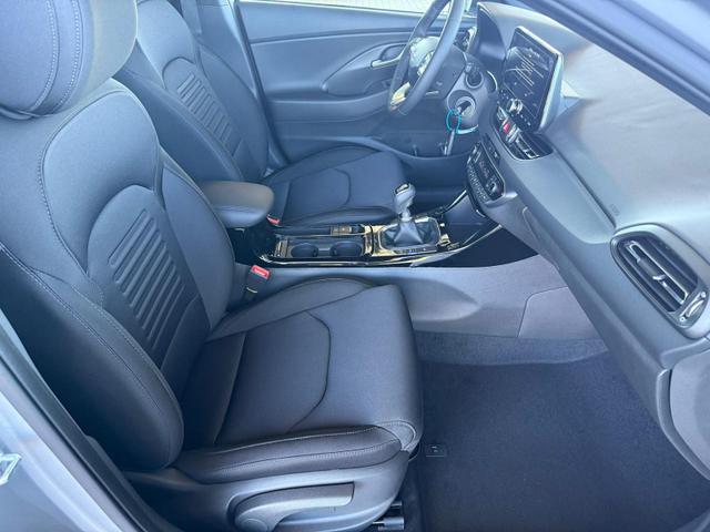 Hyundai i30 GO Plus 1.5 DPI 96 PS 6 MT / PDC V & H.m. Kamera Navi LED Sitz Lenkr.Heiz./ Alu17 Privacy 