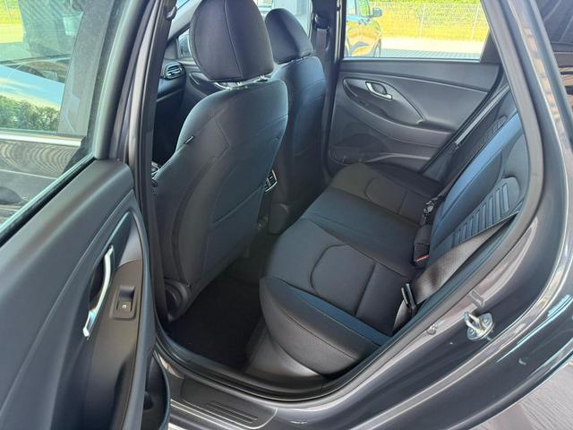 Hyundai i30 GO Plus 1.5 TGDI DCT 48V Go! Paket / Navi PDC V.&H.m.Kamera Keyless LED Sitz & Lenkr.Heiz /Klimaautom./ ALU17 