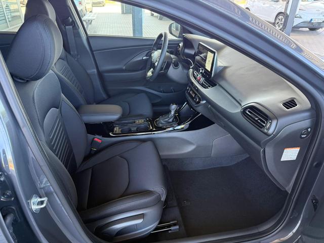 Hyundai i30 GO Plus 1.5 TGDI DCT 48V Go! Paket / Navi PDC V.&H.m.Kamera Keyless LED Sitz & Lenkr.Heiz /Klimaautom./ ALU17 