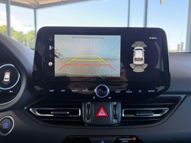 Hyundai i30 GO Plus 1.5 TGDI DCT 48V Go! Paket / Navi PDC V.&H.m.Kamera Keyless LED Sitz & Lenkr.Heiz /Klimaautom./ ALU17 