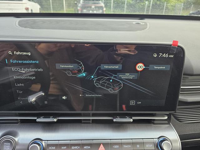 Hyundai KONA GO Plus 1.6 GDI 2WD HEV 138 PS 6DCT Automatik / Pano - Schiebedach LED Sitz & Lenkr.Heiz. ACC 