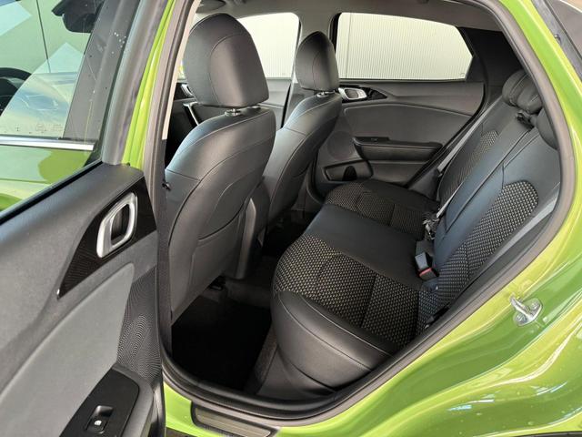 Kia XCeed 1.5 T-GDi Exclusive / Navi PDC V.&.h.m.Kamera Sitz & Lenkr.Heiz./ Klimaautom./ LED/ Alu16 