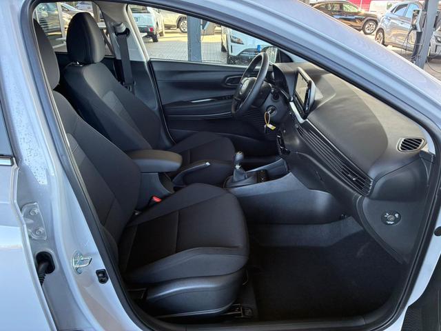 Hyundai BAYON Premium 1.2 MPI / Navi Sitz + Lenkradheizung Rückfahrkamera Tempomat Klimaautomatik Alu 16" 