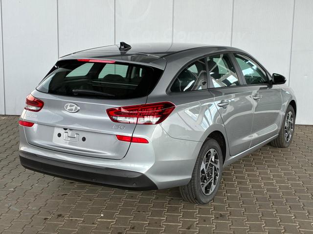 Hyundai i30 Kombi Comfort 1.5 GDi / LED Navi PDC V&H + Kamera Tempomat Carplay Alu 16" 