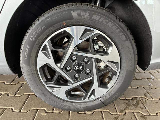 Hyundai i30 Kombi Comfort 1.5 GDi / LED Navi PDC V&H + Kamera Tempomat Carplay Alu 16" 